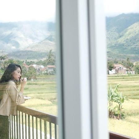 Hotel Santika Garut Buitenkant foto