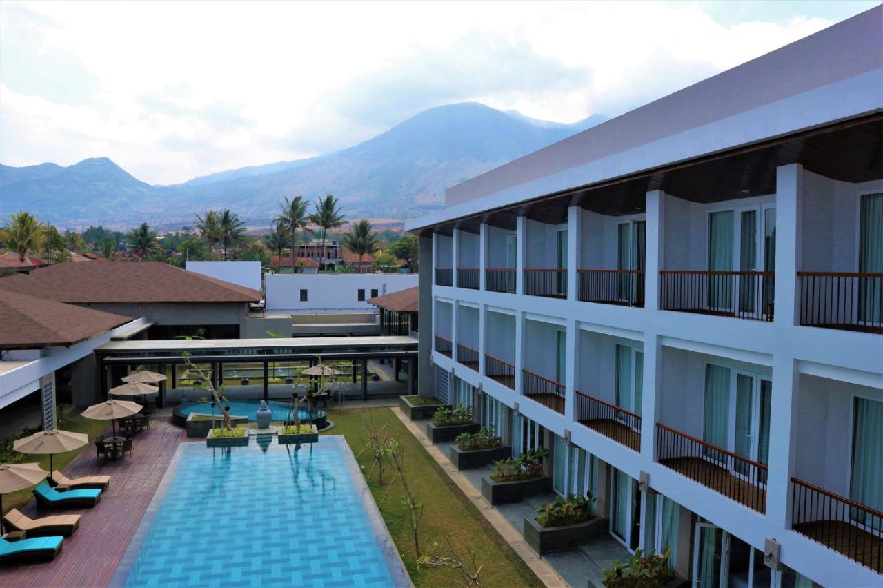 Hotel Santika Garut Buitenkant foto