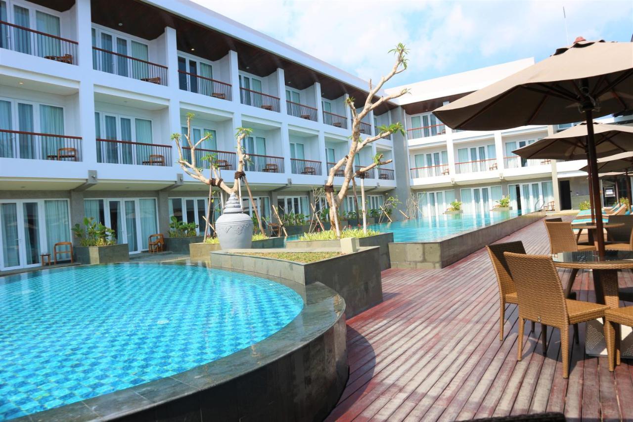 Hotel Santika Garut Buitenkant foto