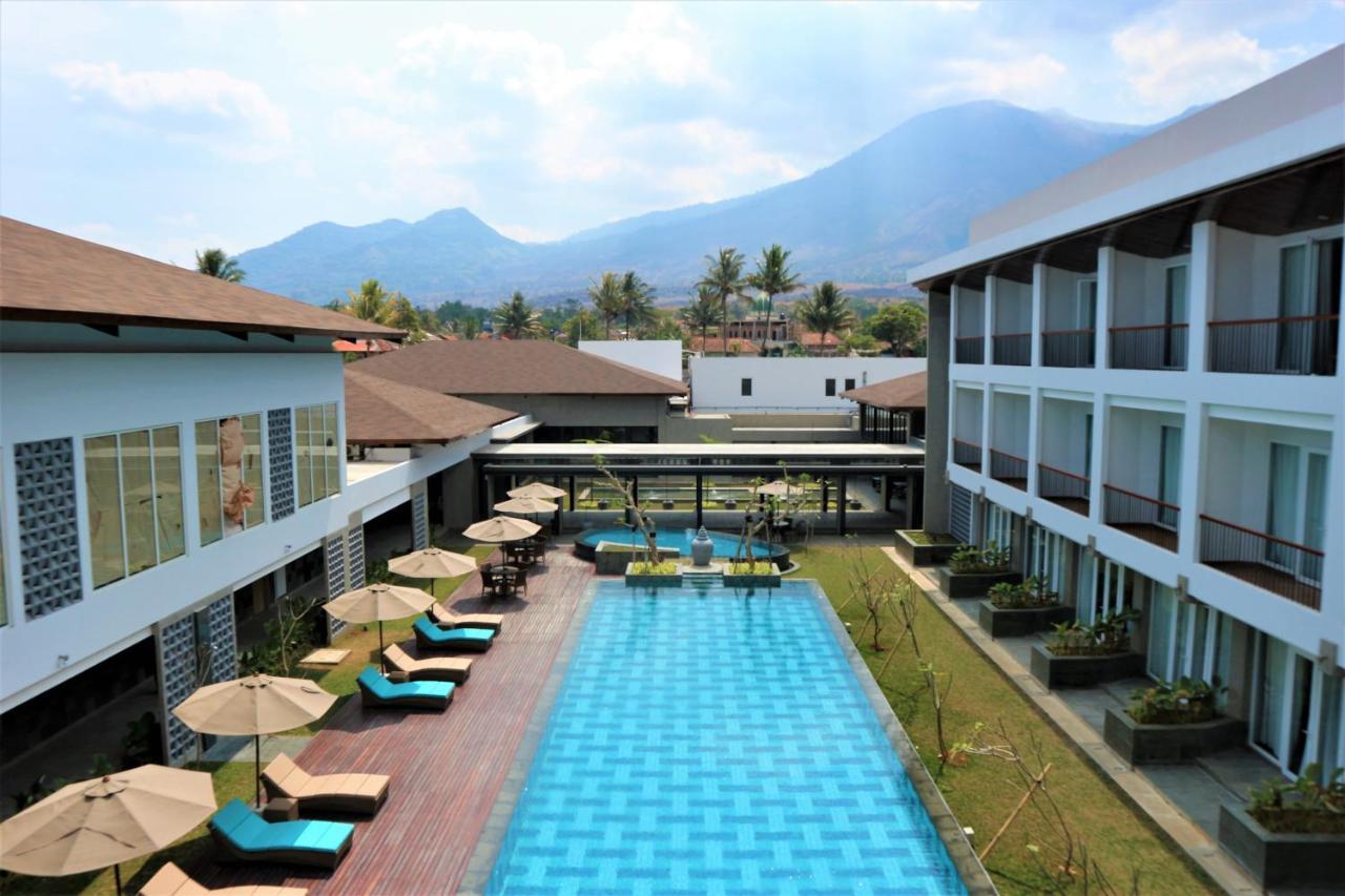 Hotel Santika Garut Buitenkant foto